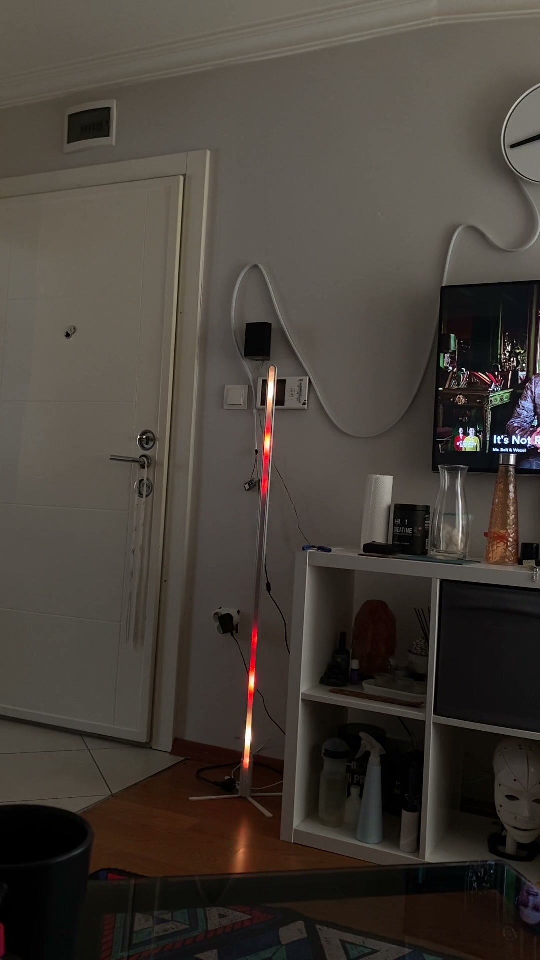 Customer scene: red animation beside the TV