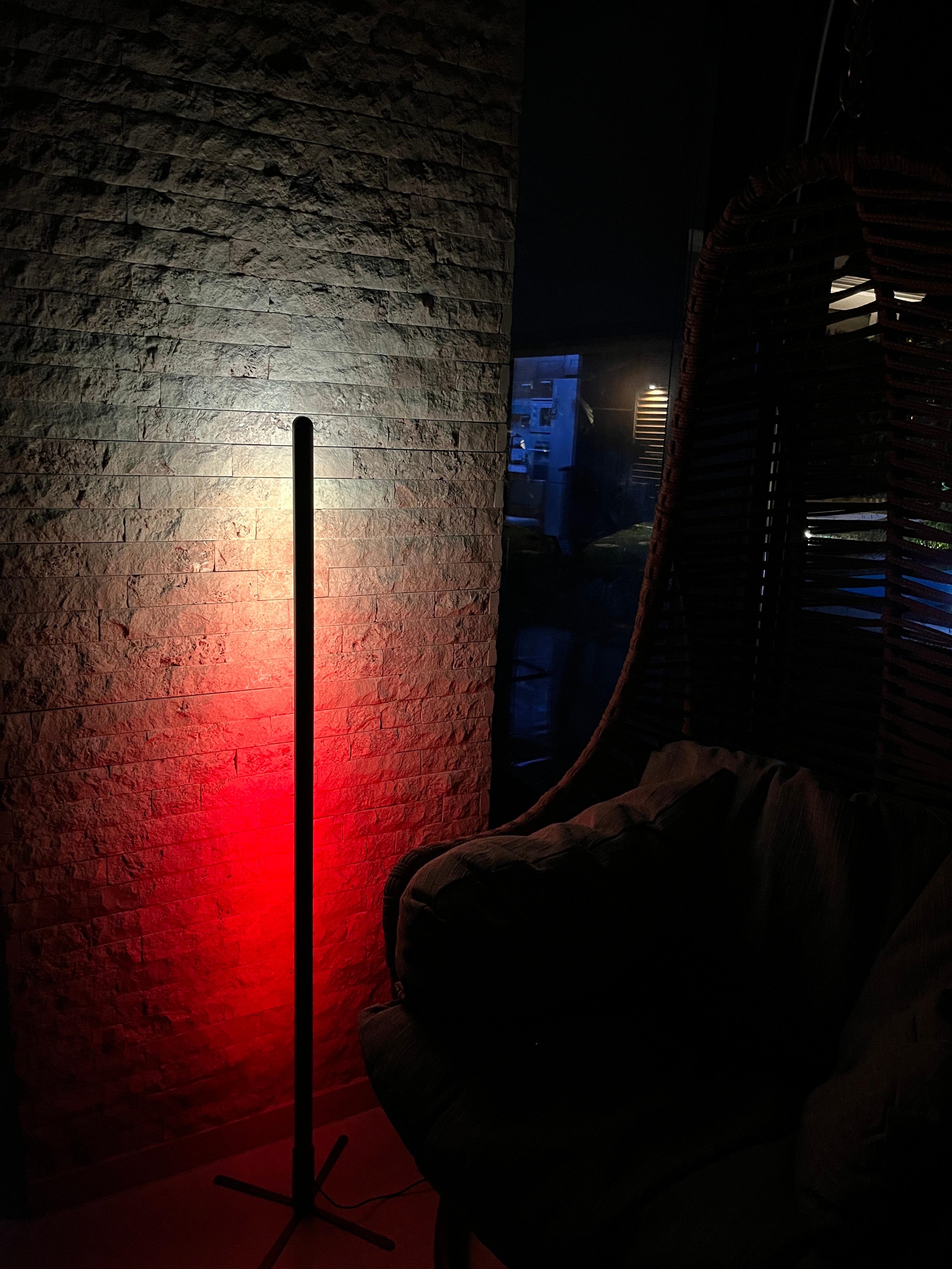 Customer scene: vertical lamp in a home setting
